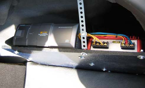 Verstärker und CD-Wechsler im Kofferraum