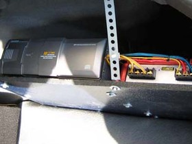 Verstärker und CD-Wechsler im Kofferraum